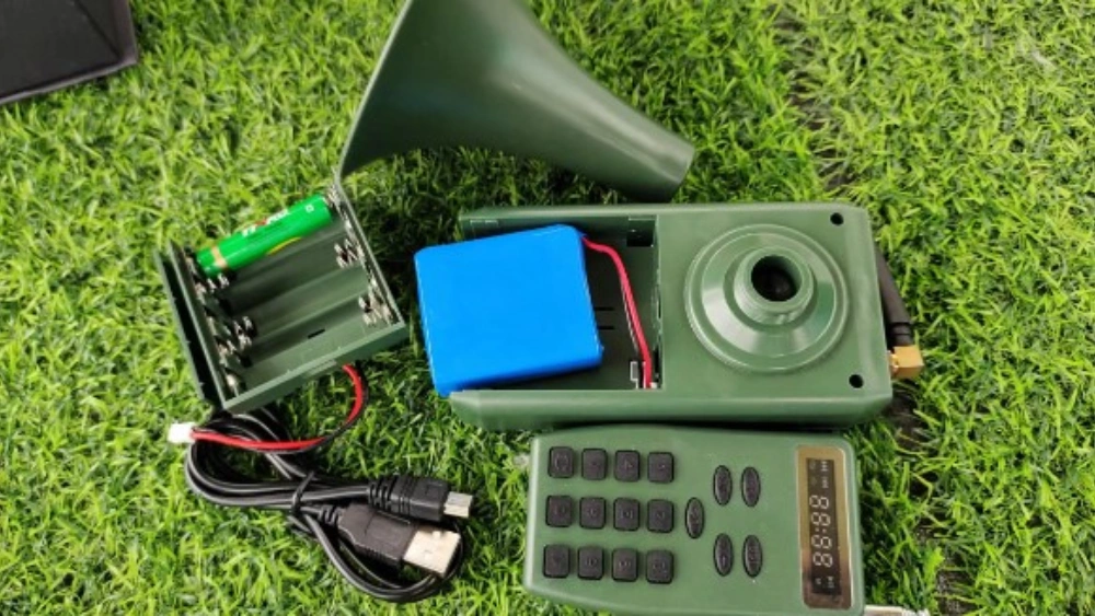 Best Bird Sound Devices for Attracting Birds to Your Yard Effortlessly